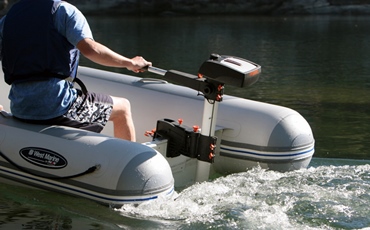 8 Best Small Outboard Motors - (Reviews & Guide 2022)